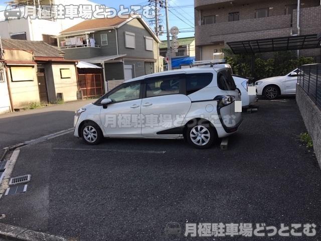 東大阪市中小阪1-35-1の月極駐車場2