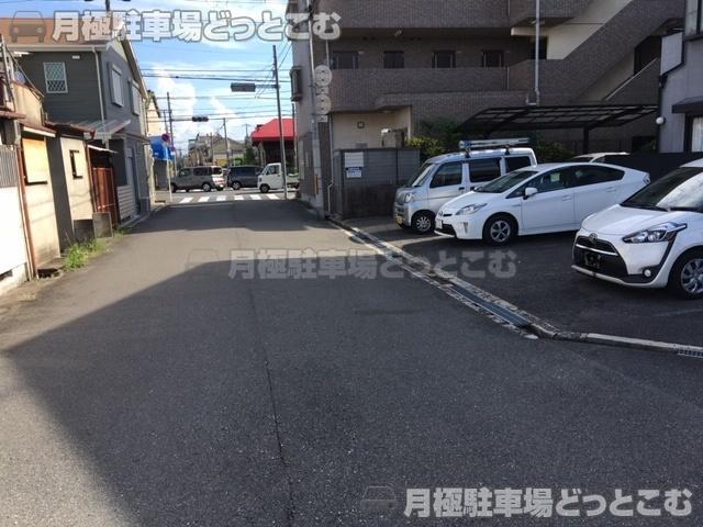 東大阪市中小阪1-35-1の月極駐車場3