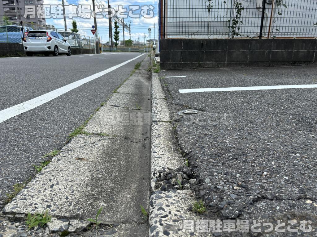 春日井市高蔵寺町北4丁目1番13、1番14の月極駐車場6