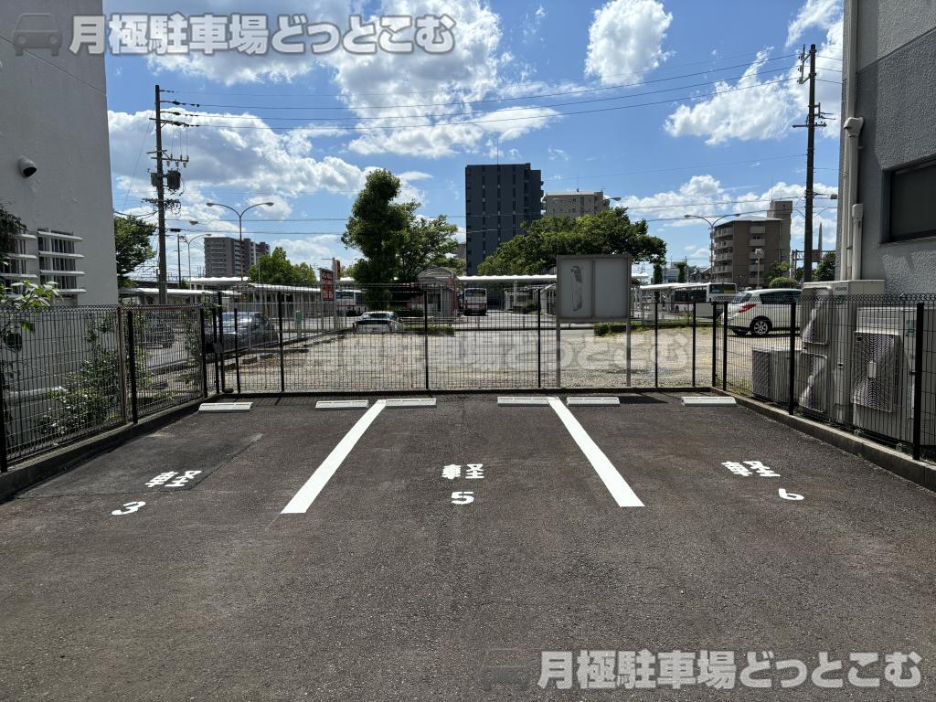 春日井市高蔵寺町北4丁目1番13、1番14の月極駐車場8