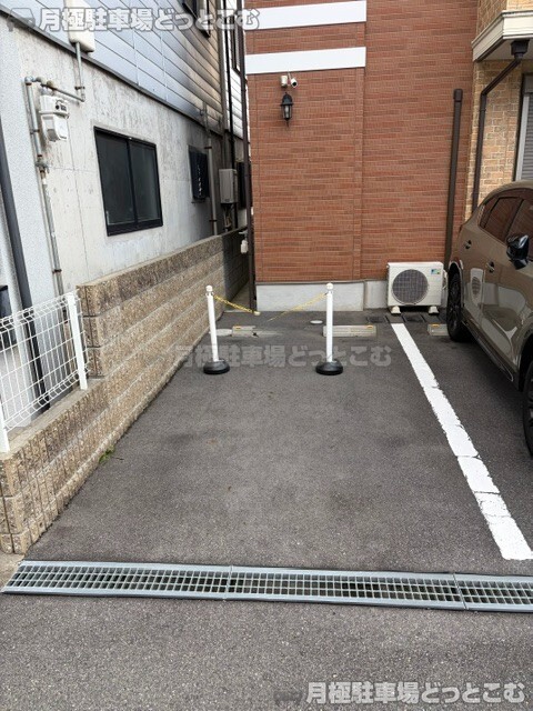 寝屋川市早子町4-7の月極駐車場1