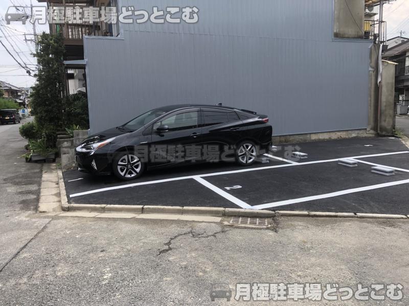 摂津市鳥飼西4丁目264-26の月極駐車場2