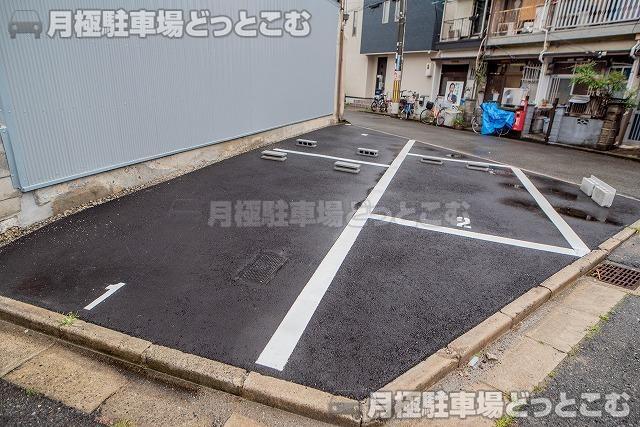 摂津市鳥飼西4丁目264-26の月極駐車場3