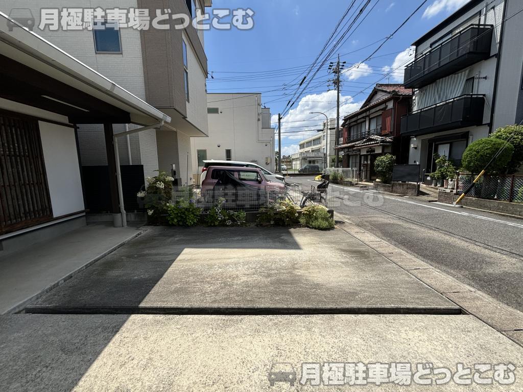 春日井市天神町19番2の月極駐車場8