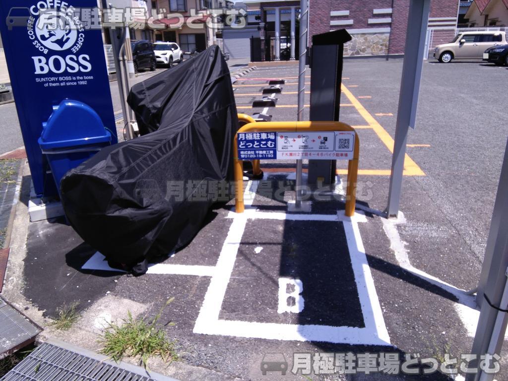 箕面市瀬川2丁目4-46の月極駐車場3