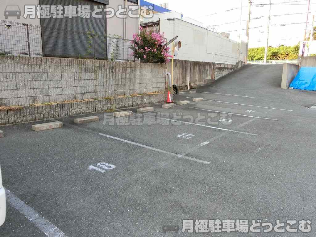 枚方市宮之下町6-4の月極駐車場2