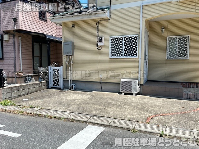 松戸市新松戸3丁目303-7の月極駐車場1