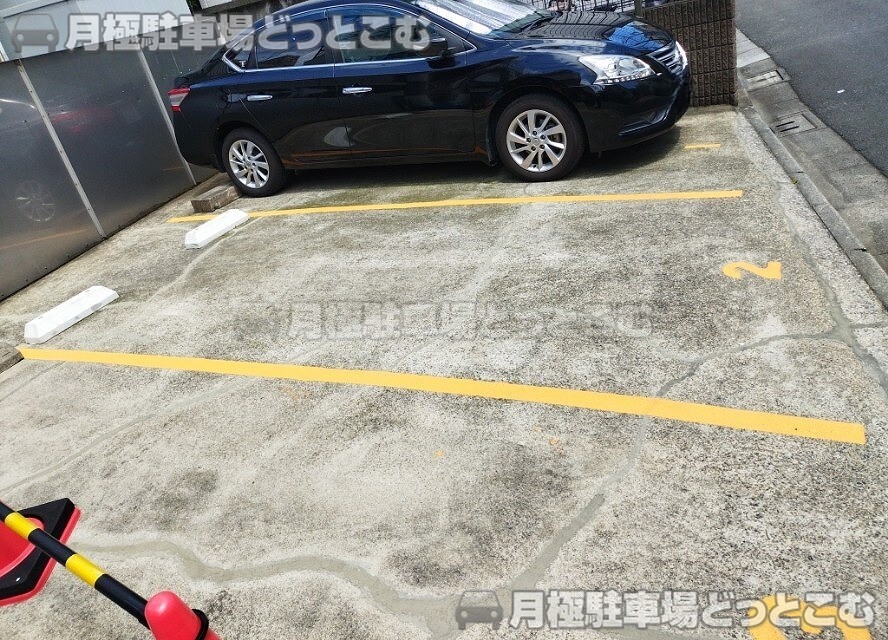 荒川区町屋7丁目1882-17の月極駐車場3