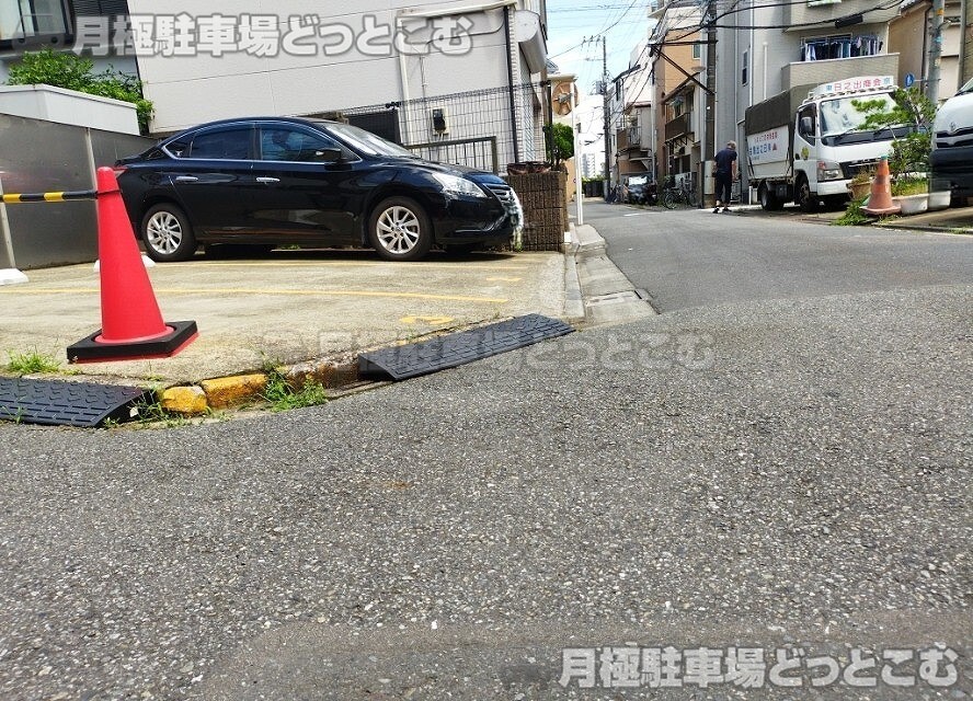 荒川区町屋7丁目1882-17の月極駐車場4