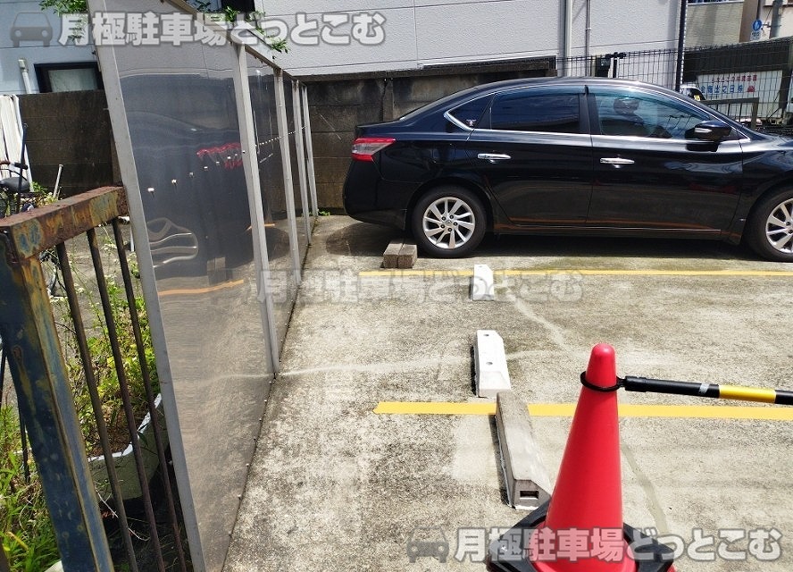 荒川区町屋7丁目1882-17の月極駐車場5