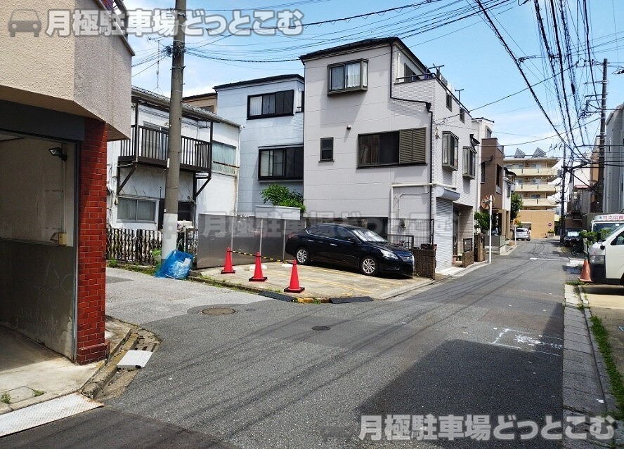 荒川区町屋7丁目1882-17の月極駐車場6