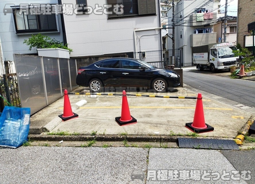 荒川区町屋7丁目1882-17の月極駐車場3