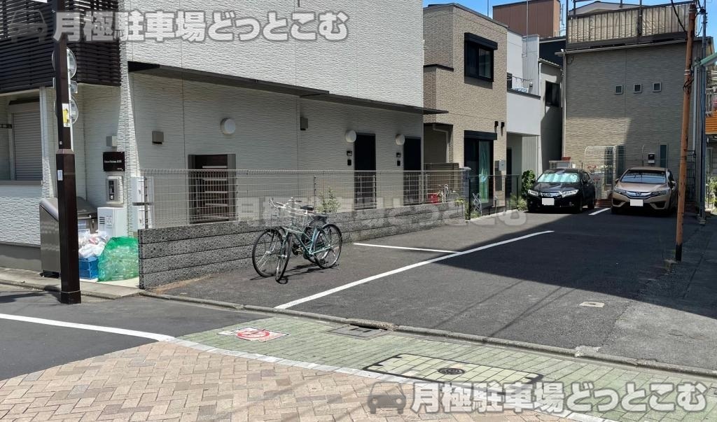 足立区千住4丁目30－14の月極駐車場2