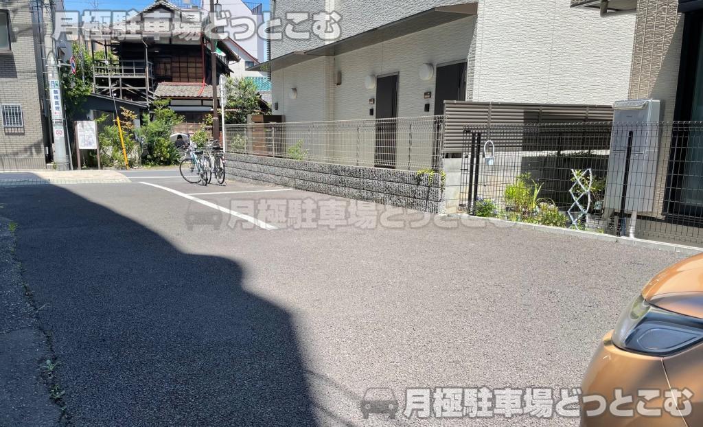 足立区千住4丁目30－14の月極駐車場3