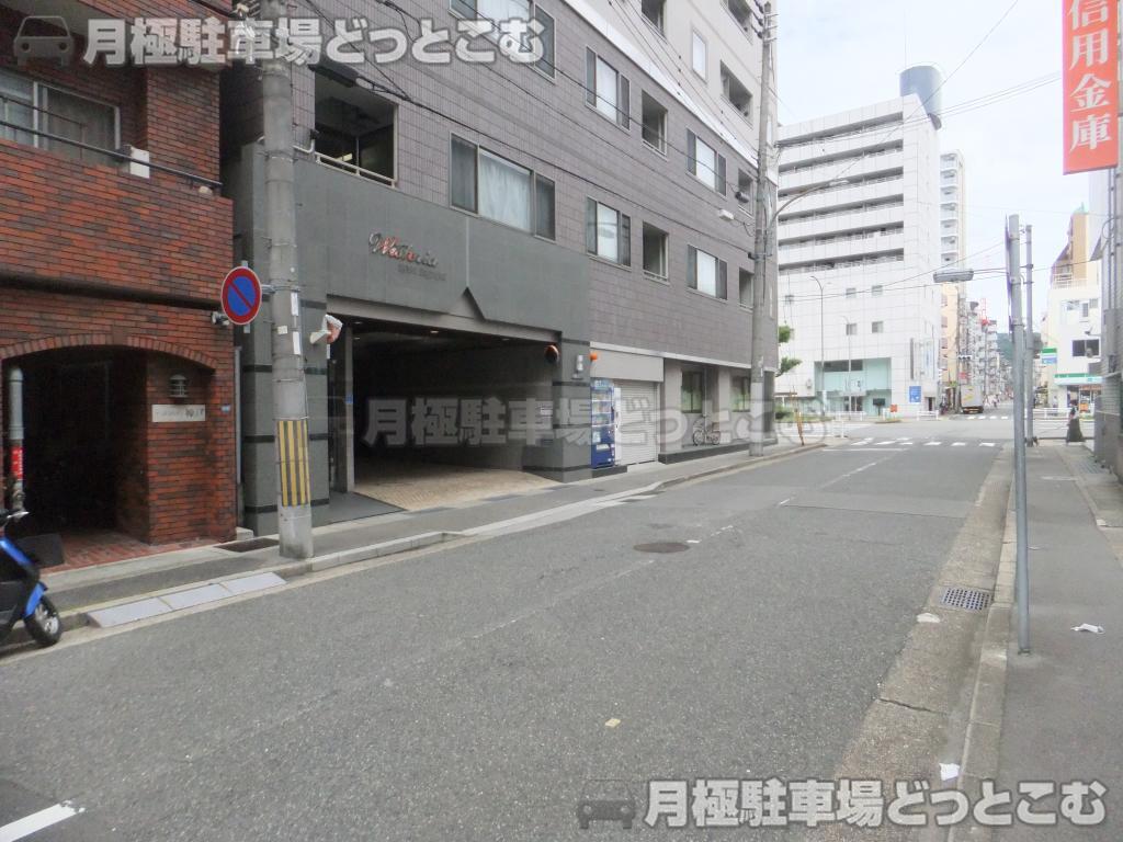 神戸市兵庫区新開地3丁目1-16の月極駐車場2