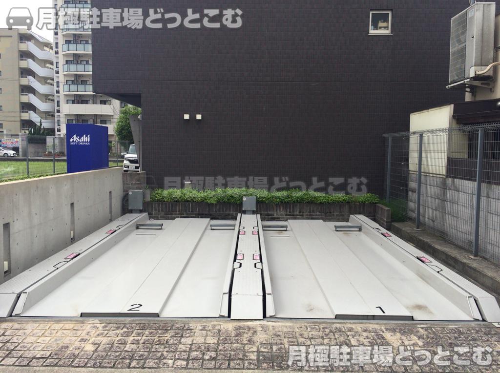 吹田市垂水町3-26-27の月極駐車場1