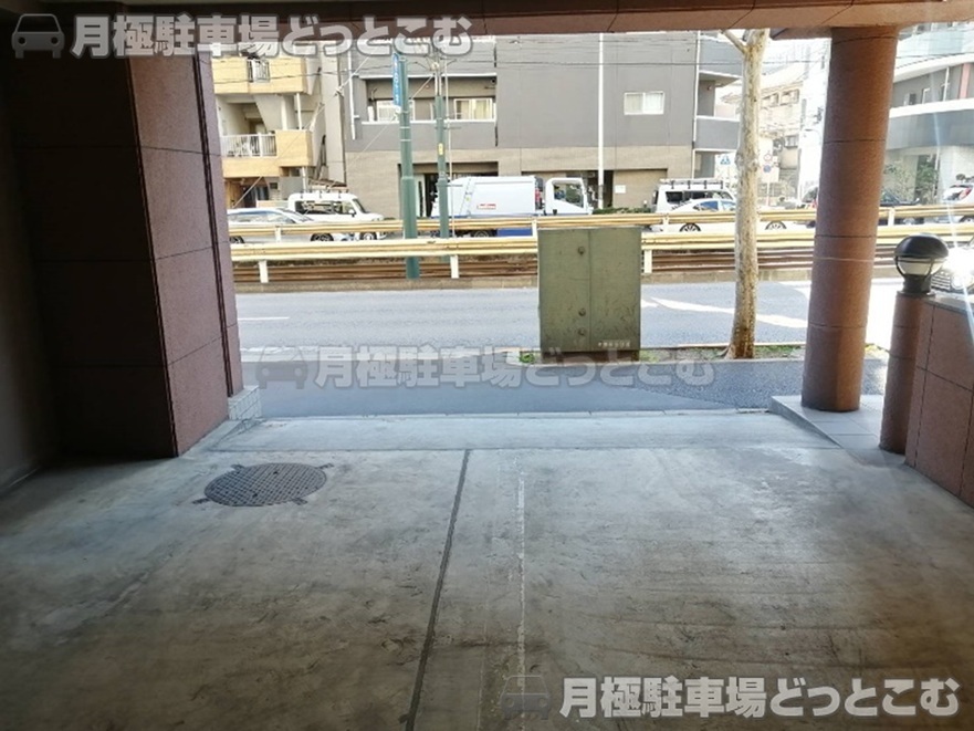 新宿区西早稲田3丁目21-10の月極駐車場3