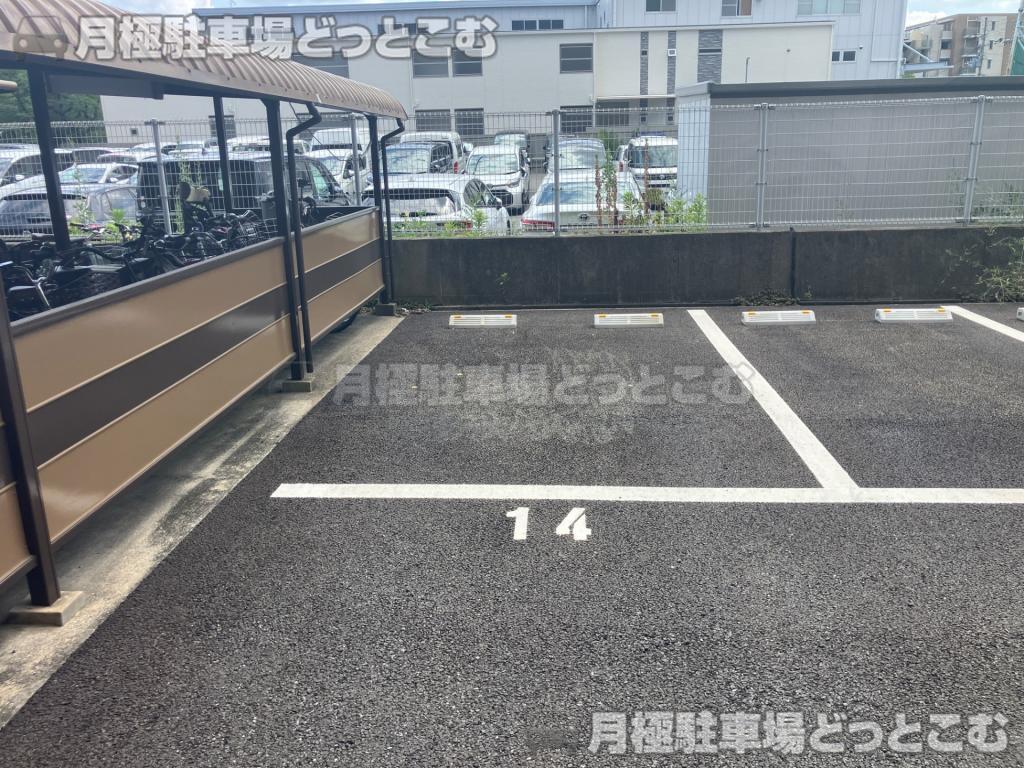 大阪市鶴見区諸口6丁目15-33の月極駐車場3