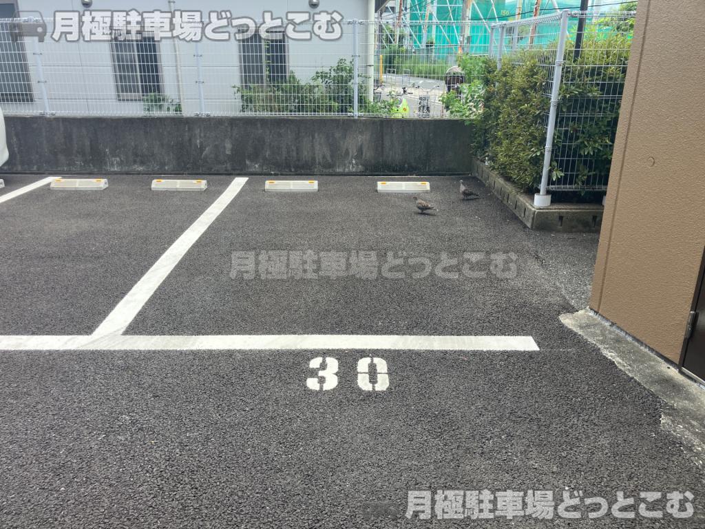 大阪市鶴見区諸口6丁目15-33の月極駐車場3