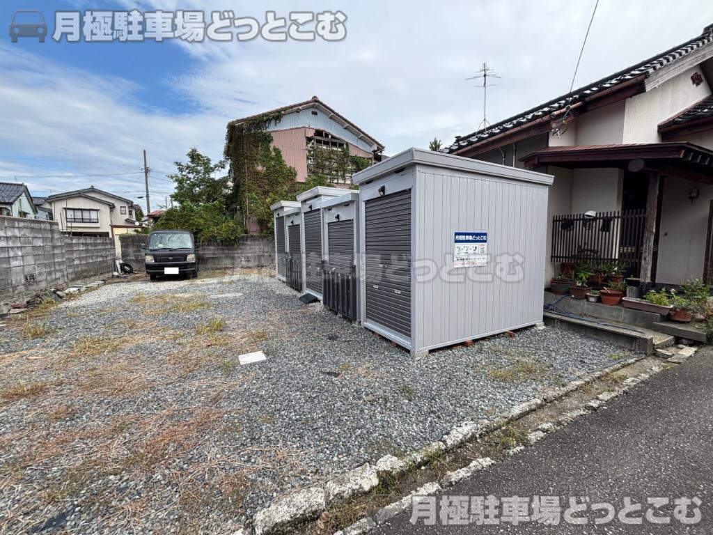 富山市秋吉新町197-3の月極駐車場3