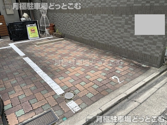 名古屋市東区泉2丁目12-11の月極駐車場5