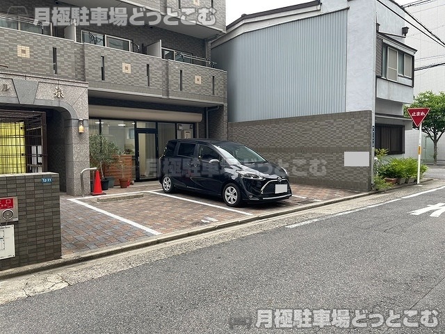名古屋市東区泉2丁目12-11の月極駐車場7