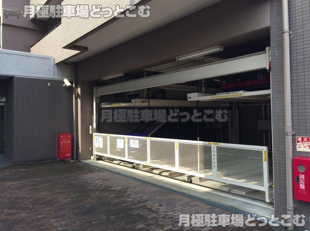 豊中市服部豊町1-4-24の月極駐車場2