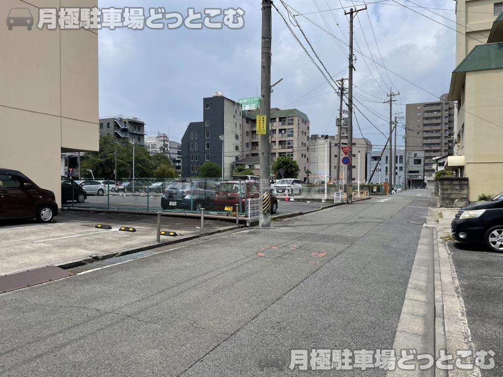 四日市市西浦1丁目201番2の月極駐車場4