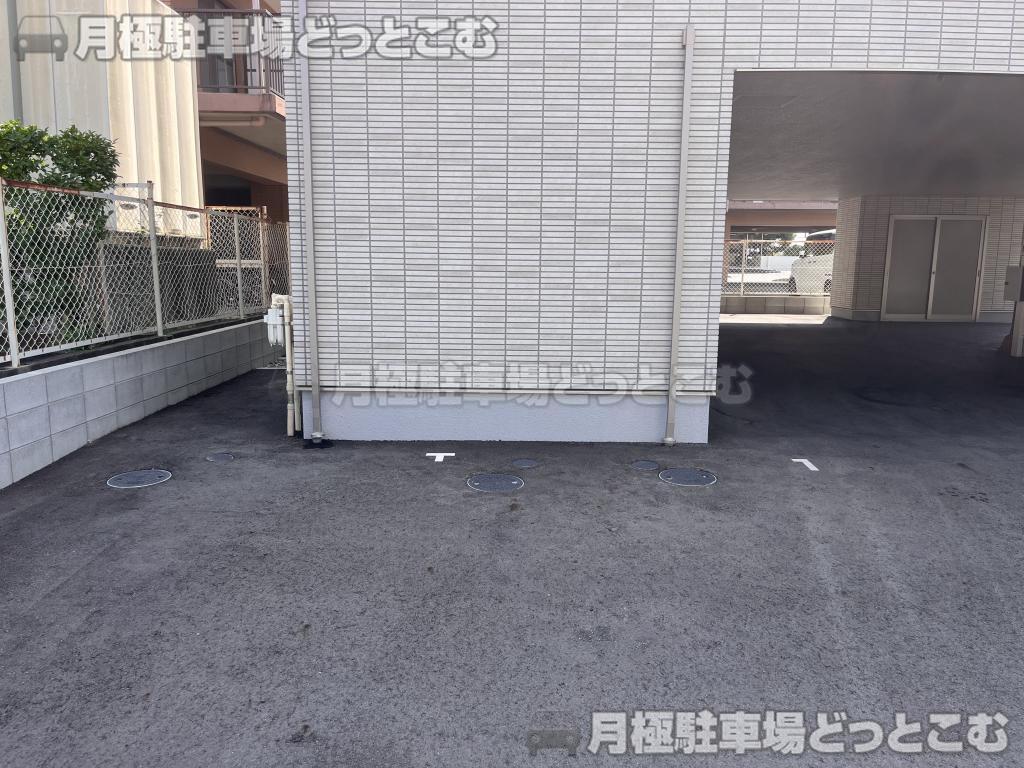 尾張旭市向町2丁目6-22の月極駐車場3