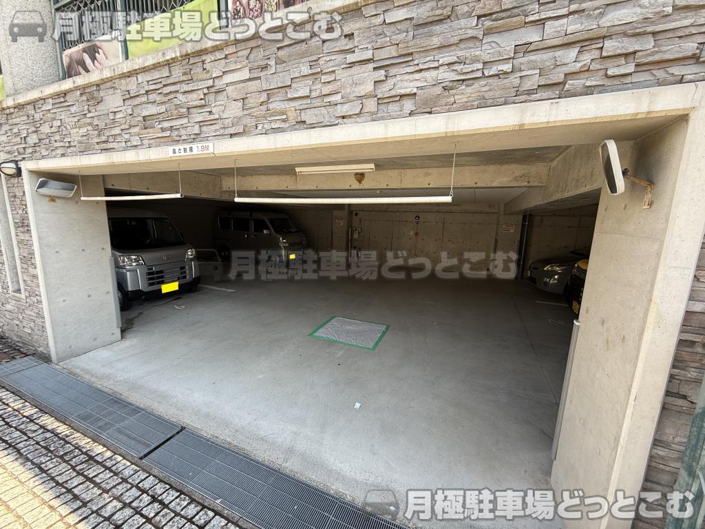 名古屋市千種区月見坂町1丁目23-1の月極駐車場4