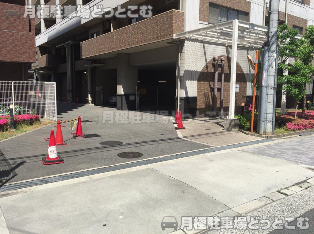 大阪市北区中崎3丁目4-22の月極駐車場1