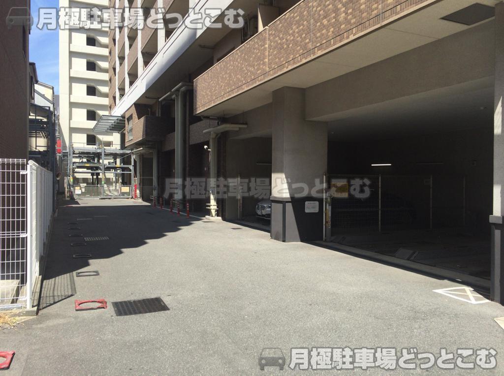 大阪市北区中崎3丁目4-22の月極駐車場2
