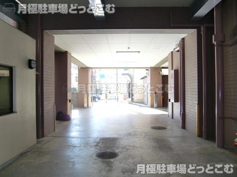 大阪市北区中崎2丁目2-12の月極駐車場3