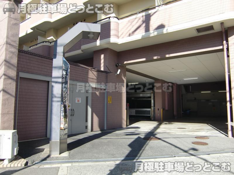 大阪市北区中崎2丁目2-12の月極駐車場2