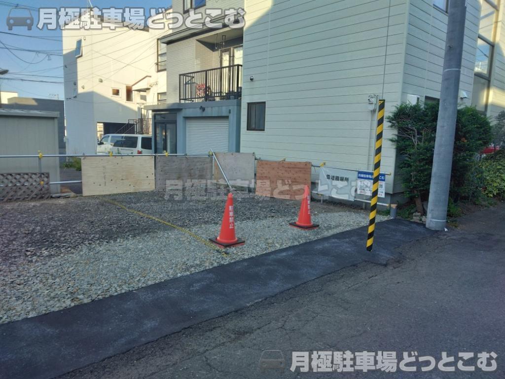 札幌市豊平区月寒東二条5丁目7-6の月極駐車場2