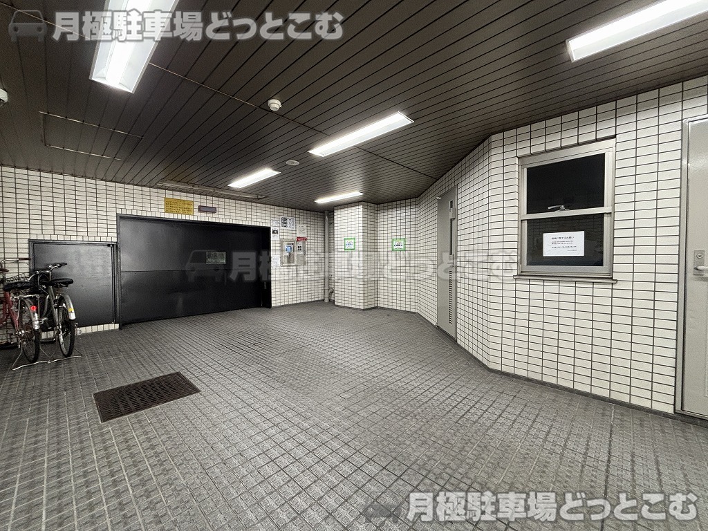 名古屋市中区錦3丁目5-28の月極駐車場3