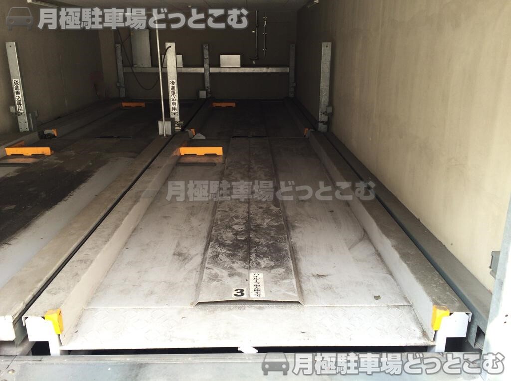 大阪市中央区高津3-5-18の月極駐車場3