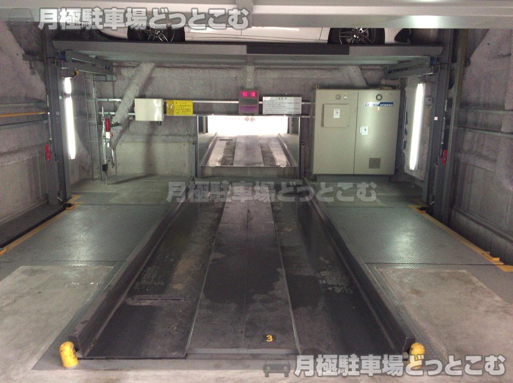 大阪市中央区十二軒町3-22の月極駐車場2