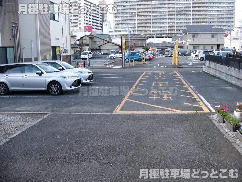 鴻巣市本町4丁目9番5号の月極駐車場1