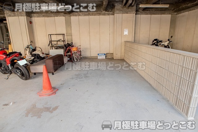 大阪市阿倍野区美章園1-5-4の月極駐車場2