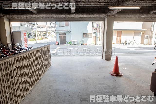 大阪市阿倍野区美章園1-5-4の月極駐車場3