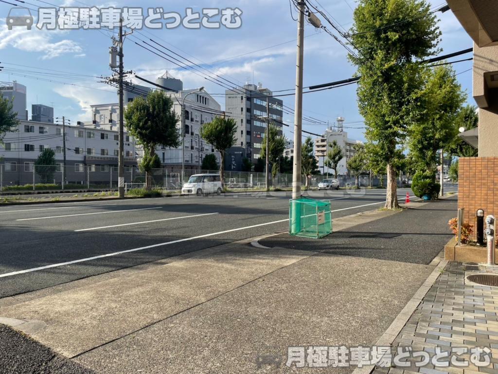 名古屋市千種区内山3丁目21-15の月極駐車場5