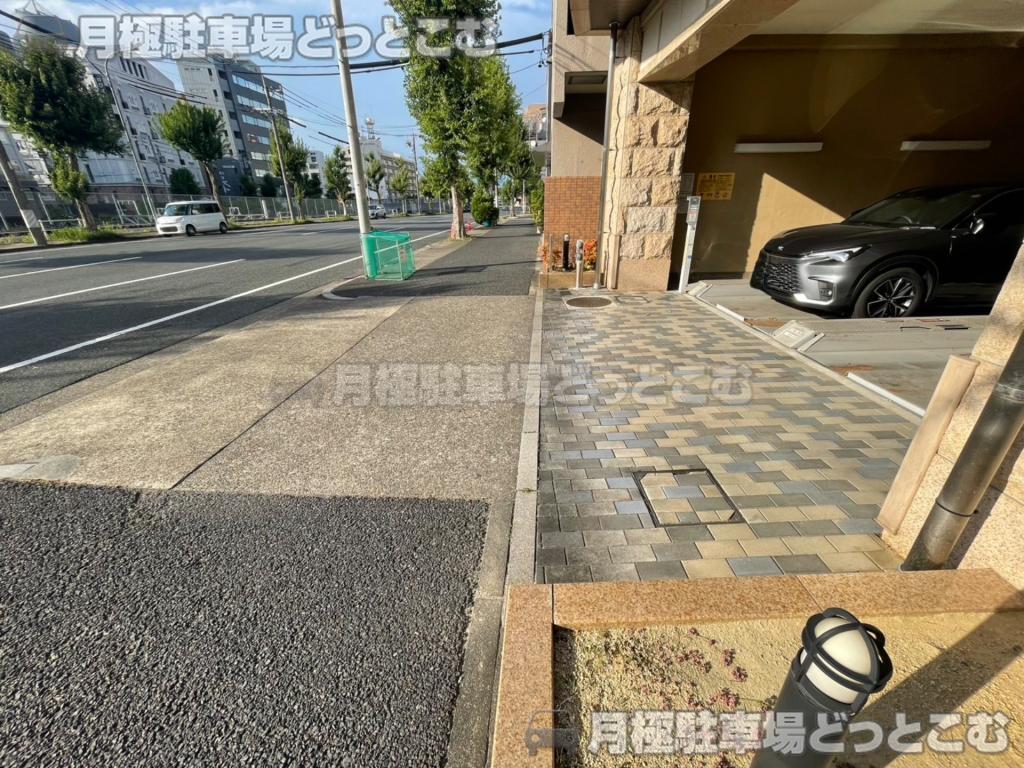 名古屋市千種区内山3丁目21-15の月極駐車場6