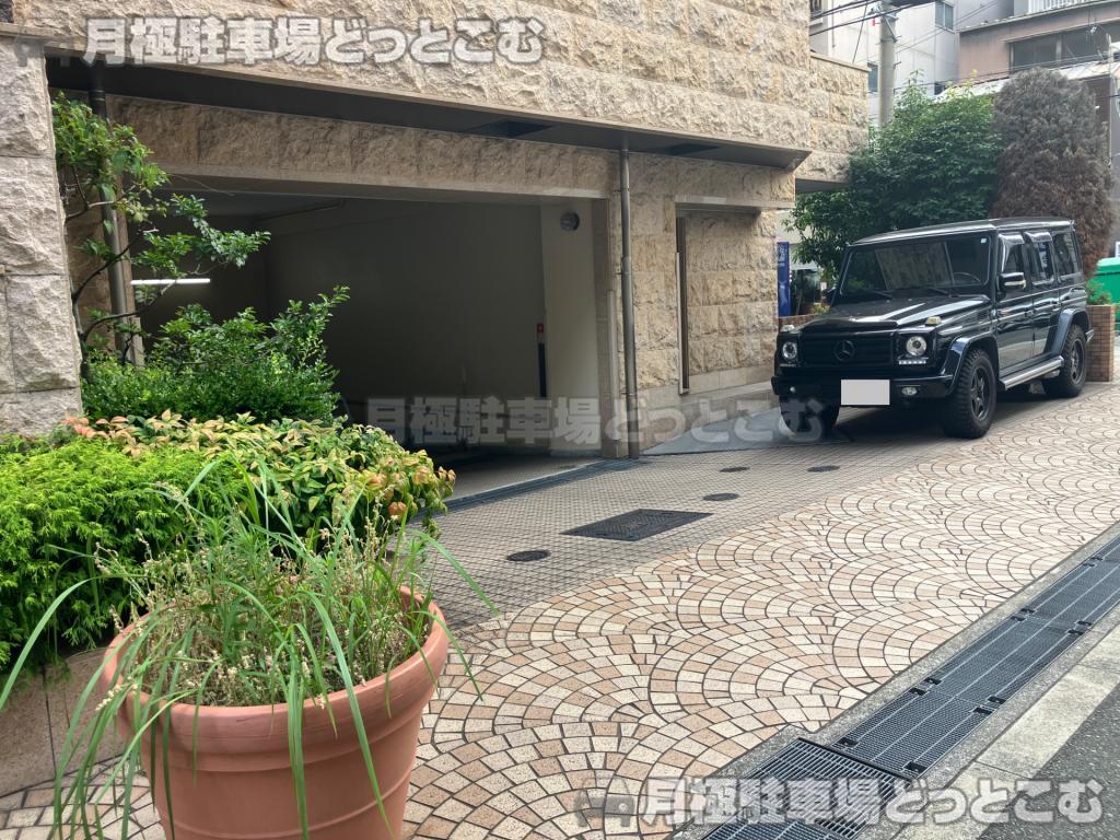 大阪市中央区南久宝寺町1丁目10-13の月極駐車場6