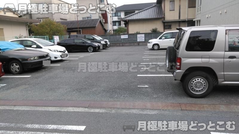 堺市堺区出島町5丁目1番22号の月極駐車場2