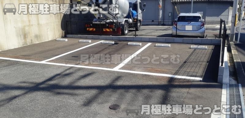 大阪市平野区長吉六反2－10－21の月極駐車場2