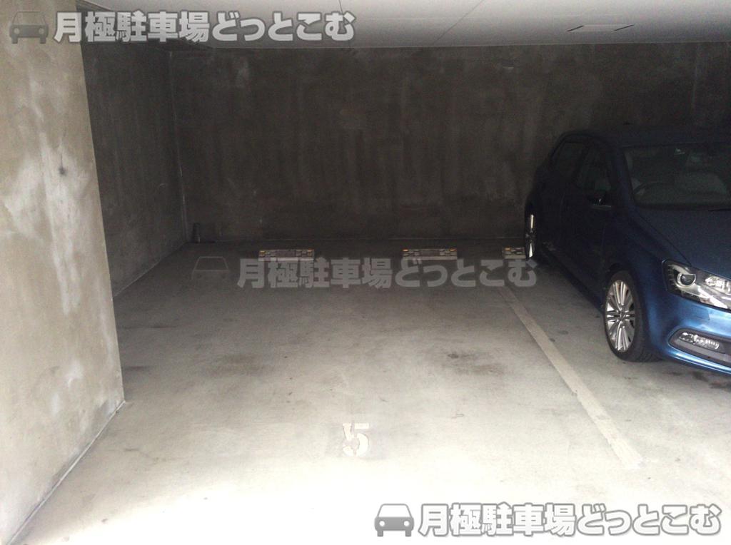 東大阪市足代3-2-27の月極駐車場3