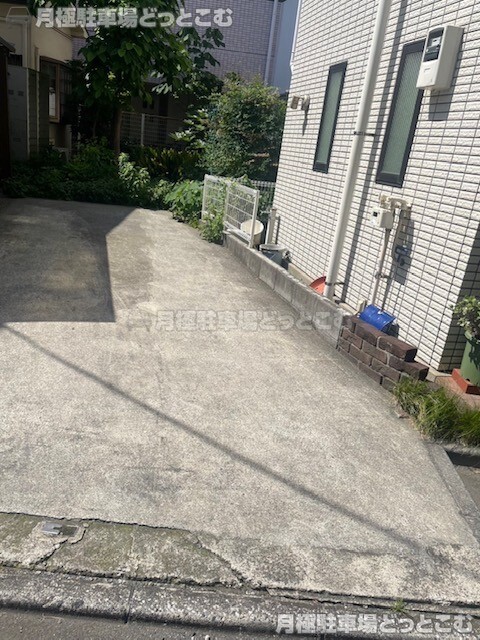 文京区根津1丁目の月極駐車場1