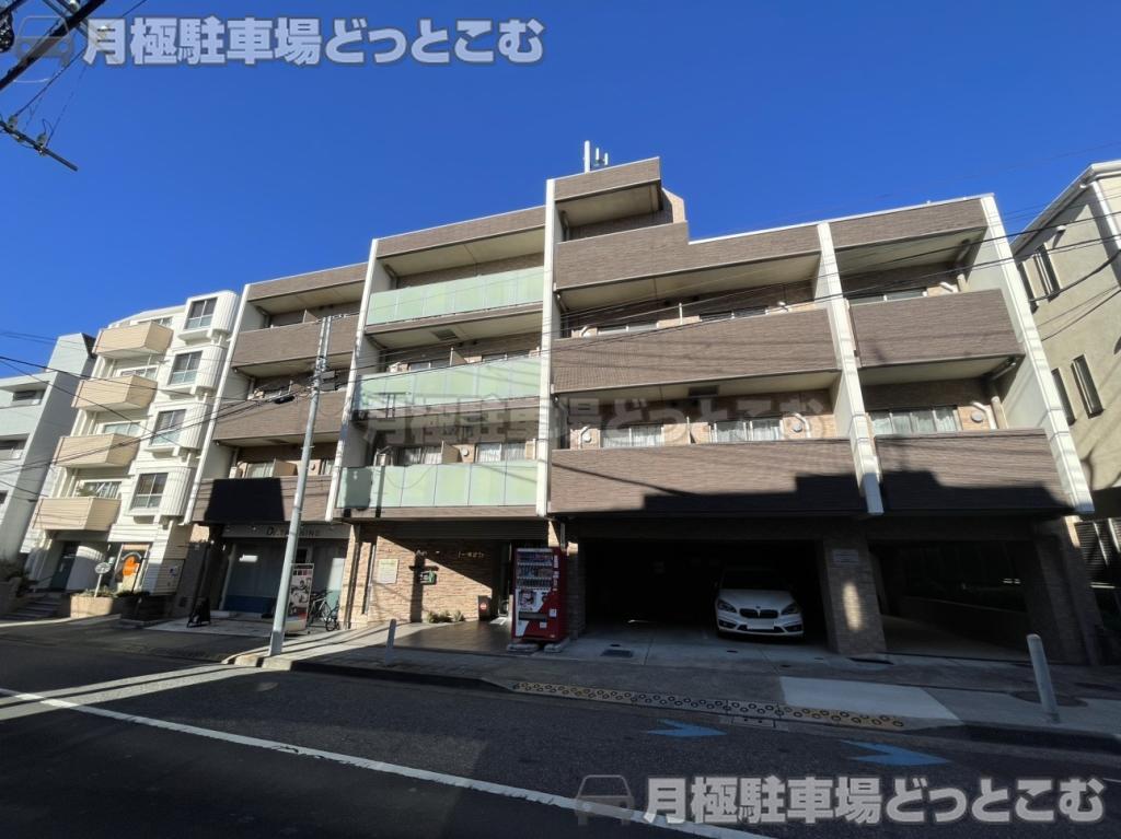 世田谷区奥沢5丁目31－2の月極駐車場1