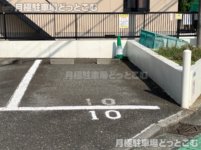 横浜市金沢区釜利谷東6-15-10の月極駐車場2